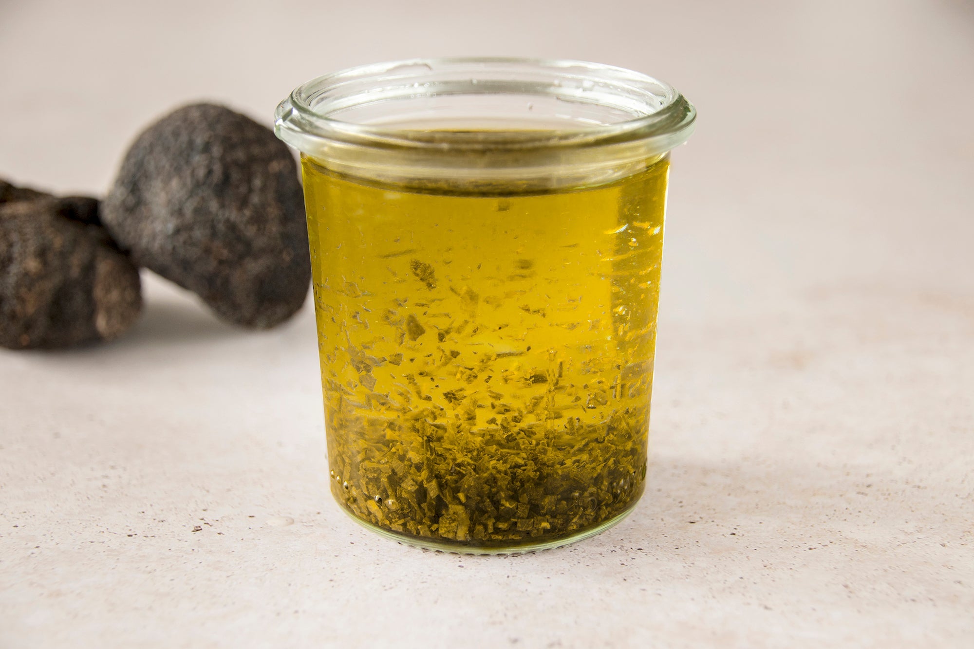 Homemade Truffle Oil – Recipe with Laumont Black Truffle – SHOP EU