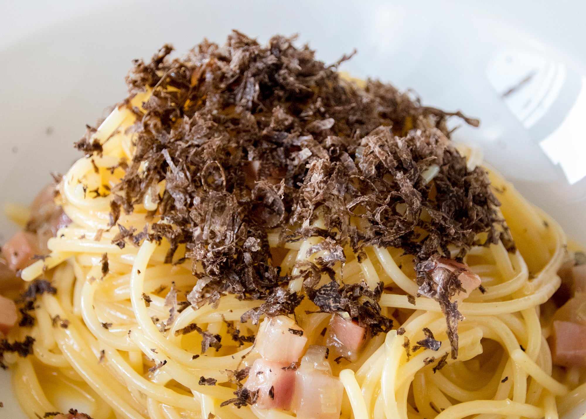 Pasta carbonara with black truffle | Laumont Recipes – SHOP EU